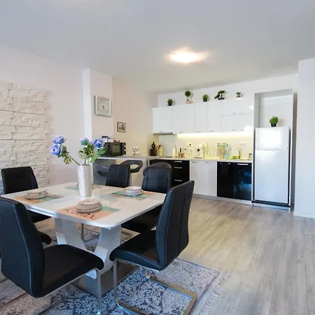 La Luxury Apartment