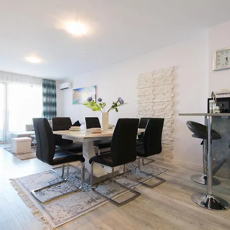 La Luxury Apartment