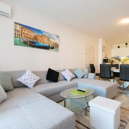 La Luxury * Golden Sands