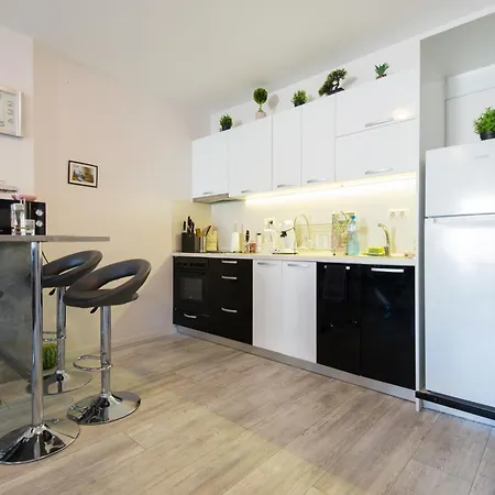 La Luxury Golden Sands